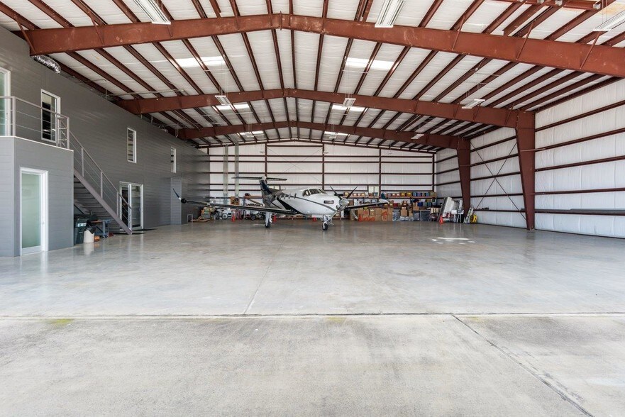 More Photos Of 18000 Groeschke Rd, Houston Airplane Hangar For Sale