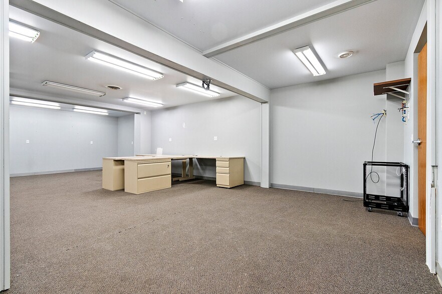 More Photos Of 3420 Dewey St, Manitowoc Freestanding For Lease