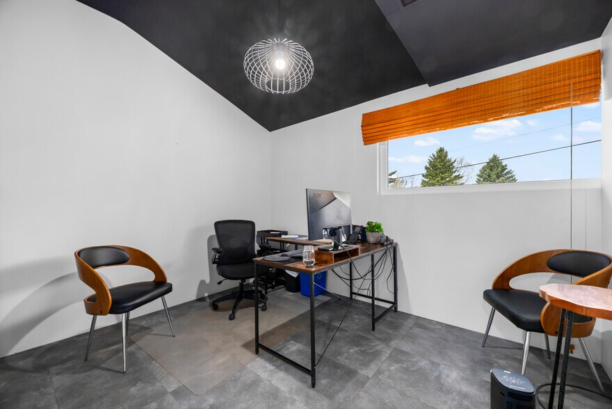 More Photos Of 1532 Ontario St, Cobourg Office For Sale