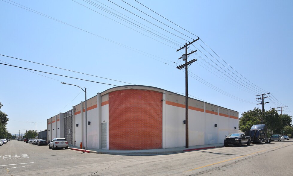 More Photos Of 3099 N California St, Burbank Manufacturing For Lease