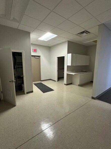 More Photos Of 121 Express Ln, Lansing Storefront Retail Office For Lease