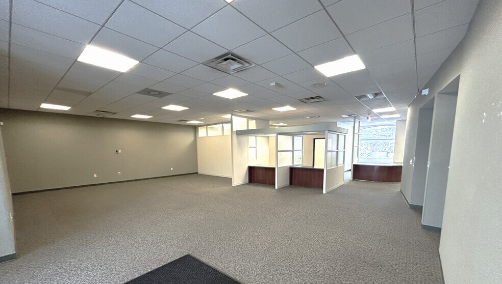 More Photos Of 24 Hidden Ravines Dr, Powell Medical For Sale