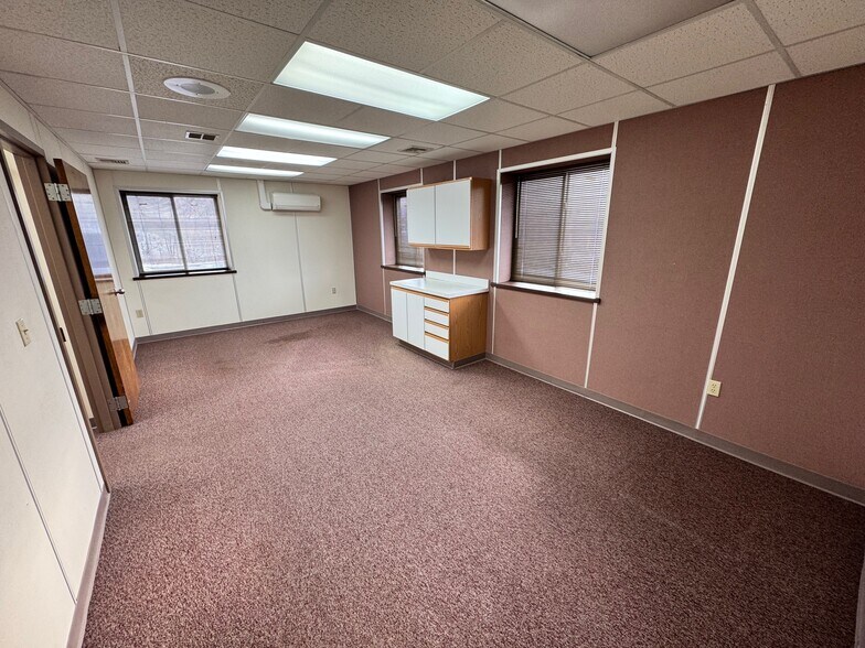 More Photos Of 464 Wolcott Rd, Wolcott Office For Lease