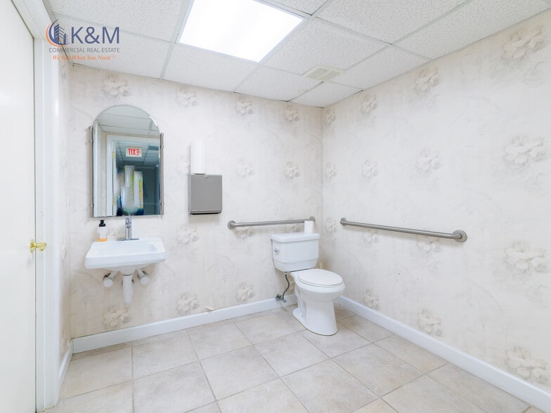 More Photos Of 5205-A Lyngate Court @ Braddock and Rolling Road, Burke Office For Sale