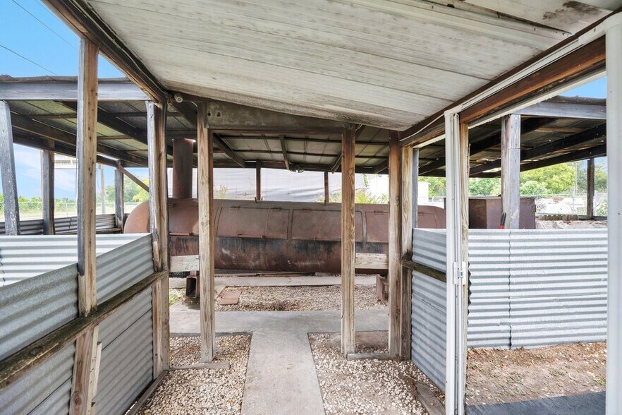 More Photos Of 3101 N Orange Blossom Trl, Zellwood Restaurant For Sale