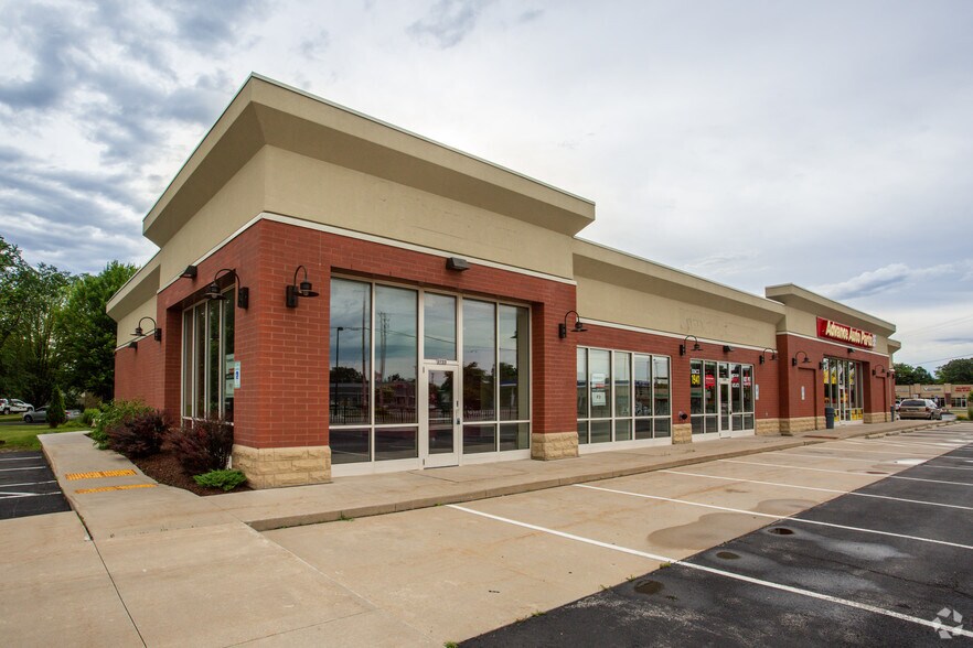 Primary Photo Of 2713-2723 Calumet Dr, Sheboygan Storefront Retail Office For Lease