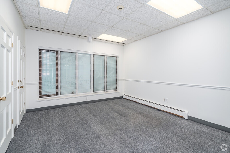 More Photos Of 118 Cass St, Woodstock Storefront For Sale