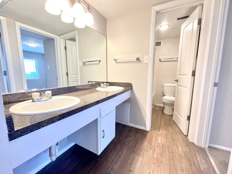 More Photos Of 802 Gold Ave SW, Albuquerque Apartments For Sale