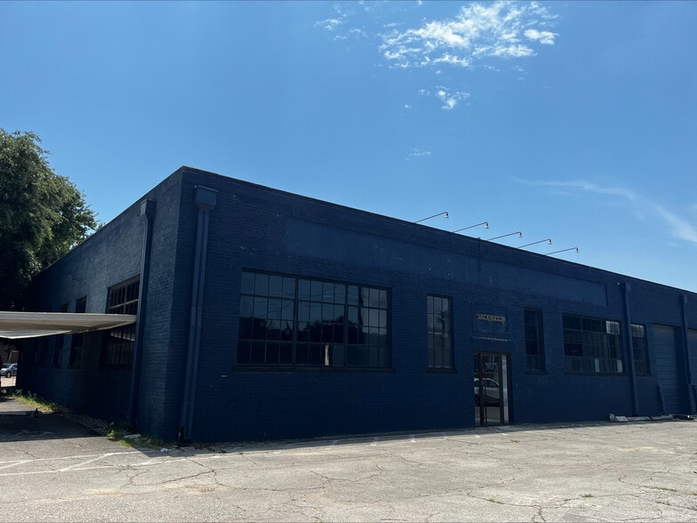 More Photos Of 3030 Canton St, Dallas Flex For Lease