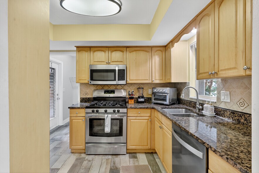 More Photos Of 1884 Southpointe Dr, Sarasota Apartments For Sale