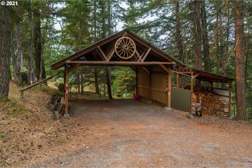More Photos Of 82 Meadows Loop, Lyle Specialty For Sale