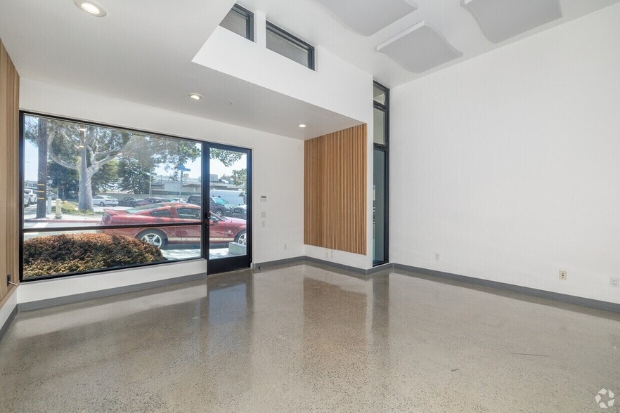 More Photos Of 627 Aviation Way, Manhattan Beach Loft Creative Space For Lease