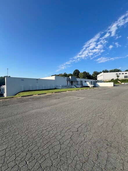 Primary Photo Of 724 Montana Dr, Charlotte Warehouse For Lease