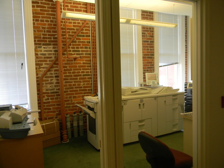 More Photos Of 112 Capitol St, Charleston Office For Sale