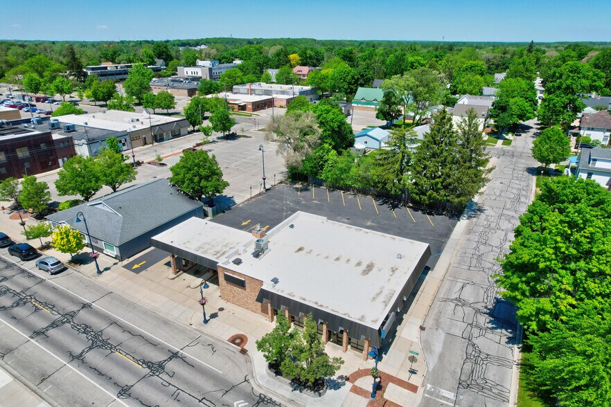 More Photos Of 319 E Broadway St, Mount Pleasant Bank For Sale