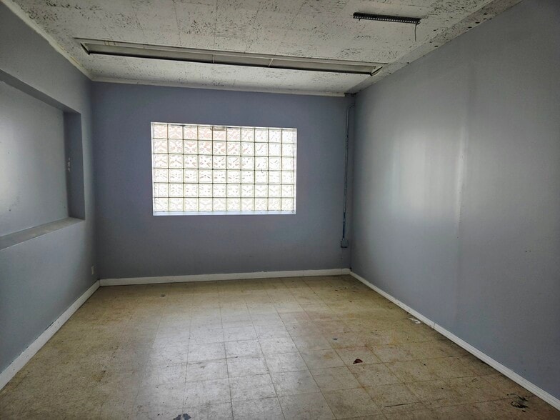 More Photos Of 220 E Galena Blvd, Aurora Storefront For Sale