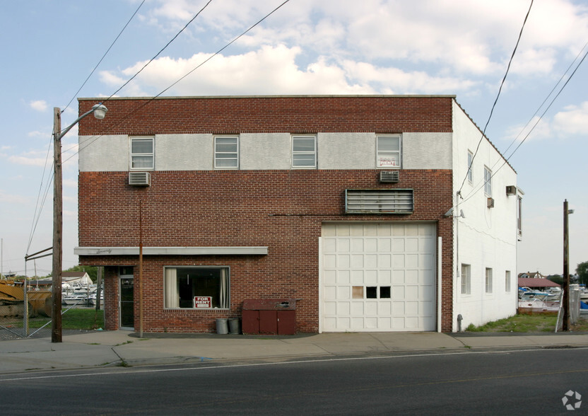 Primary Photo Of 70 Front St, East Rockaway Warehouse For Sale