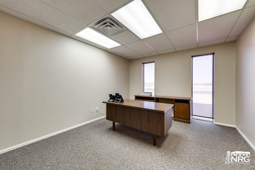 More Photos Of 800 S Meadow Ave, Odessa Warehouse For Sale