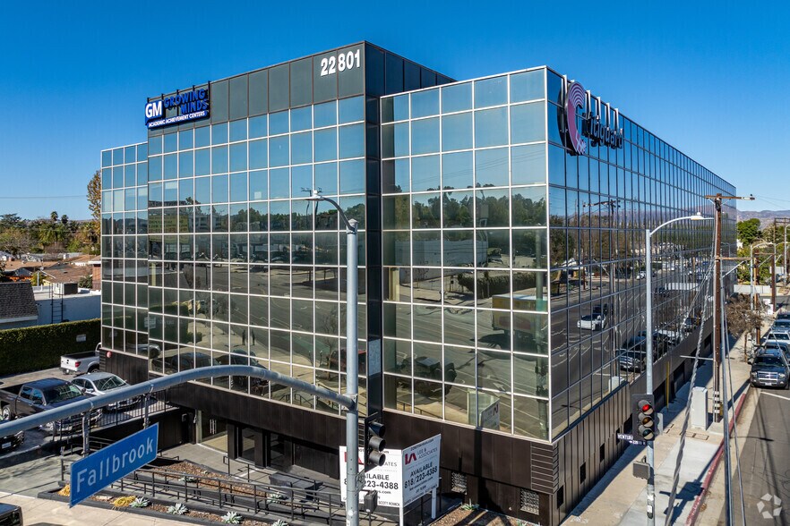 More Photos Of 22801 Ventura Blvd, Woodland Hills Office For Lease