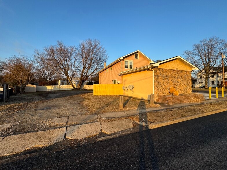 More Photos Of 220 W White Horse Pike, Berlin Apartments For Sale