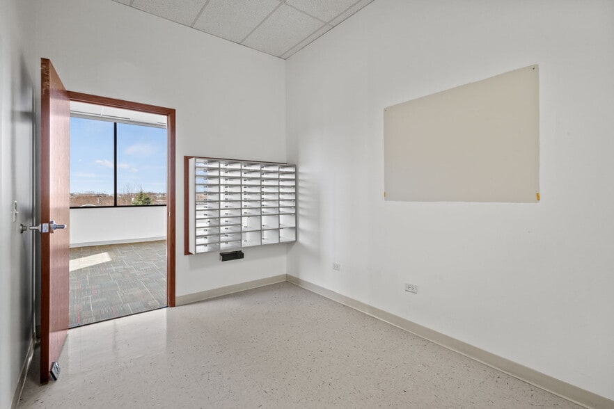 More Photos Of 9645 Lincoln-Way Ln, Frankfort Unknown For Lease