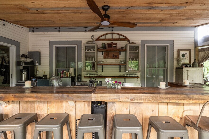 More Photos Of 102 Main St, Jefferson Hotel For Sale