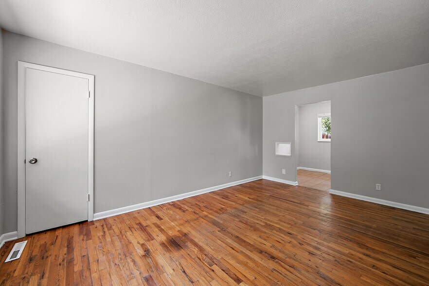More Photos Of 126 W Cheyenne Rd, Colorado Springs Apartments For Sale