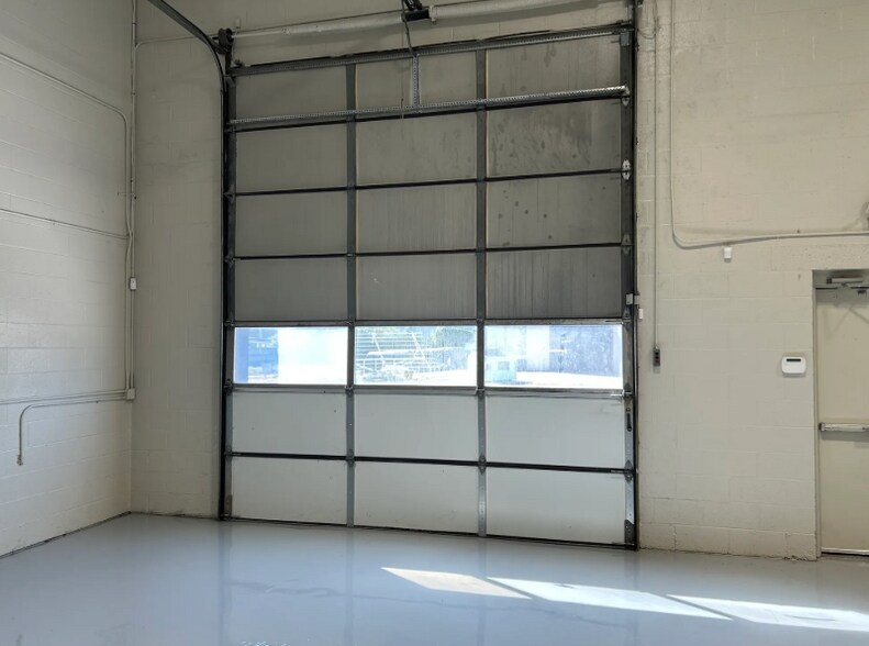 More Photos Of 850 Glaspie St, Oxford Warehouse For Sale