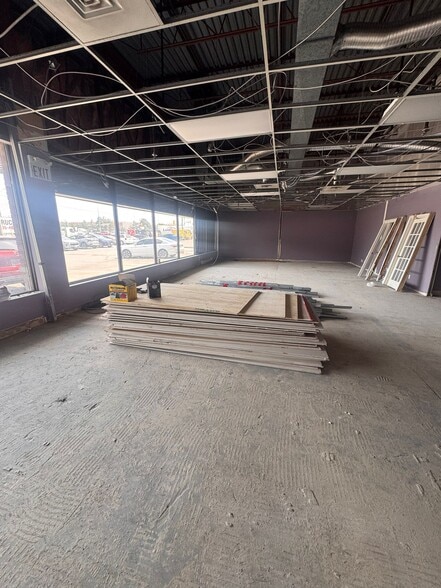 More Photos Of 350 Rutherford Rd S, Brampton Storefront For Lease