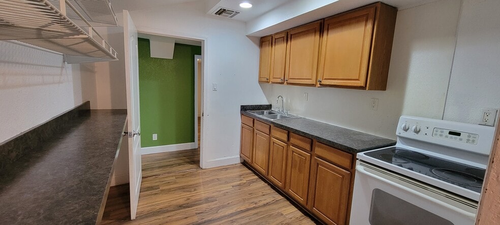 More Photos Of 1901 W Sligh Ave, Tampa Office For Sale