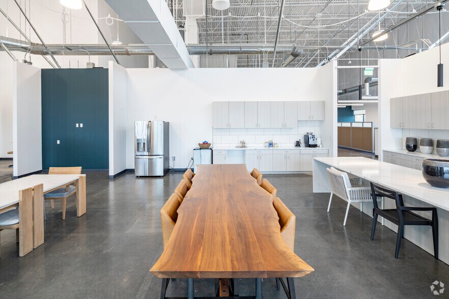 More Photos Of 14820 Compark Blvd, Parker Industrial For Sale