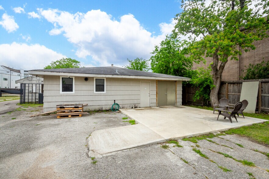 More Photos Of 5904 Dolores St, Houston Office For Lease