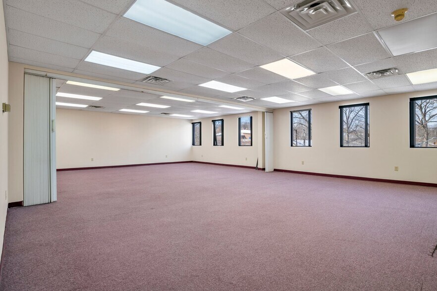 More Photos Of 850 High St, Holyoke Medical For Lease