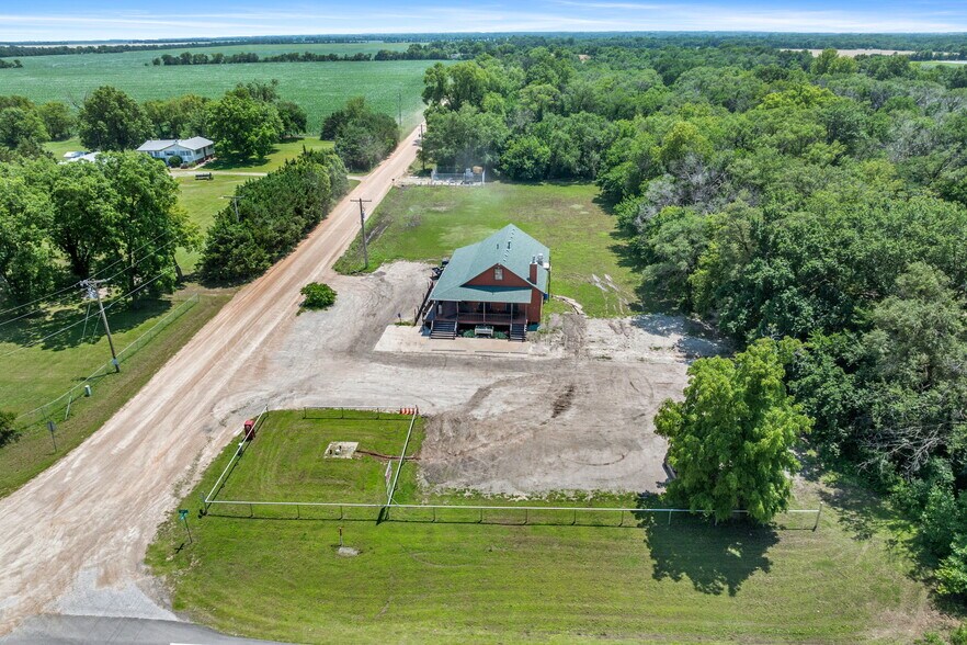 More Photos Of 1499 N Meridian Rd, Peck Restaurant For Sale