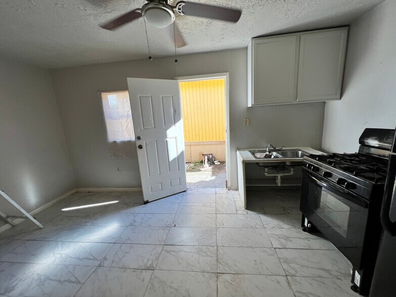 More Photos Of 1426 Telephone Rd, Houston Multifamily For Sale