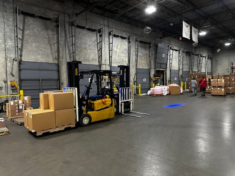 More Photos Of 3500 Flanders Dr, Ardmore Distribution For Lease