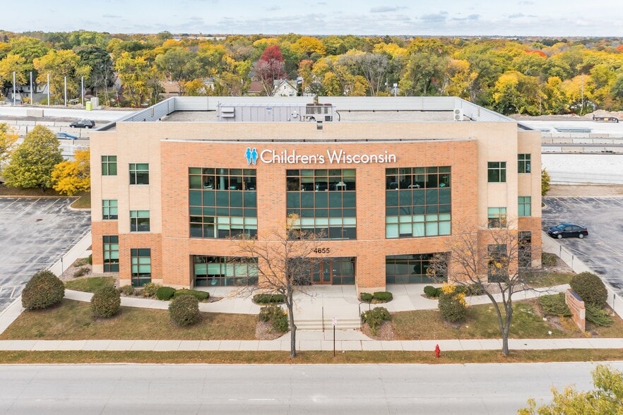 Primary Photo Of 4655 N Port Washington Rd, Glendale Medical For Lease