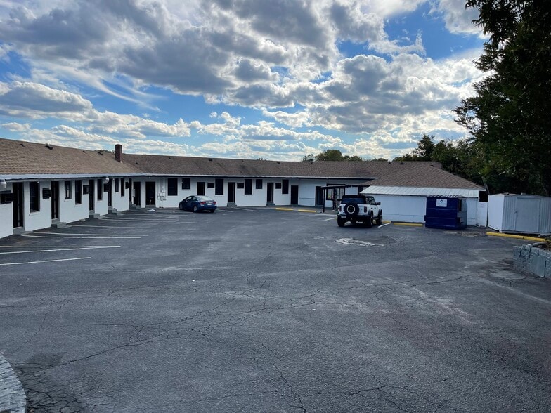 More Photos Of 700 W Main St, Spartanburg Hotel For Sale