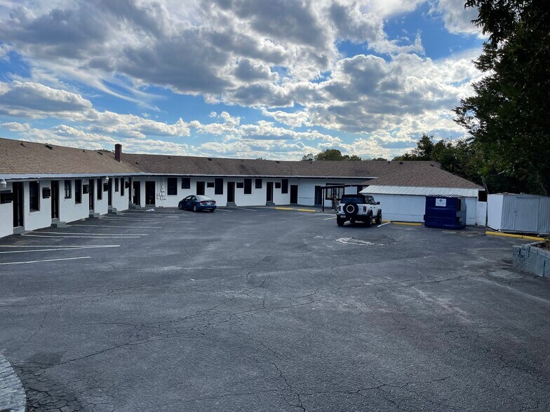 More Photos Of 700 W Main St, Spartanburg Hotel For Sale