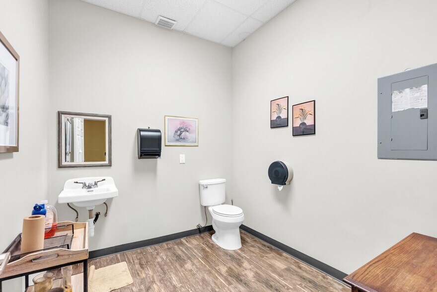 More Photos Of 11828 FM 1488 Rd, Magnolia Storefront Retail Office For Lease