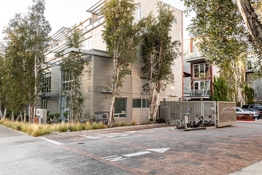 More Photos Of 3450 Cahuenga Blvd W, Los Angeles Office Residential For Lease