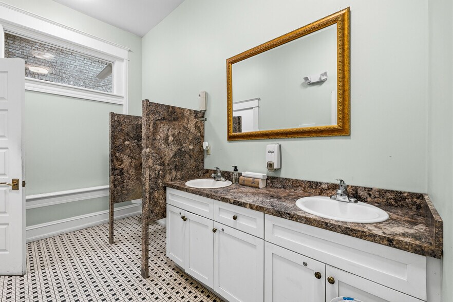 More Photos Of 1710 N 19th St, Tampa Office For Sale