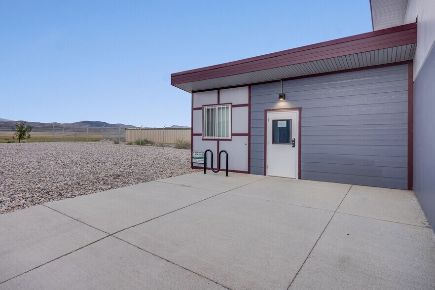 More Photos Of 601-663 W 66th, Loveland Warehouse For Sale