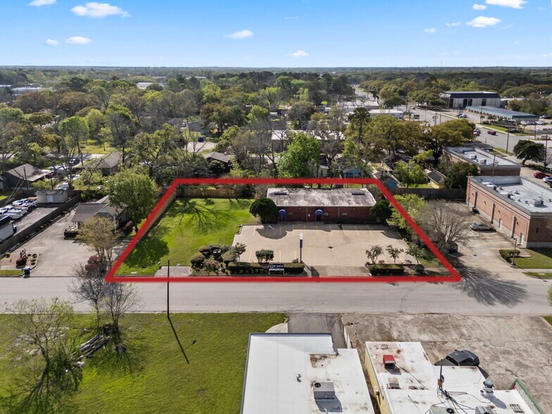 More Photos Of 125 E Galveston St, League City Freestanding For Sale