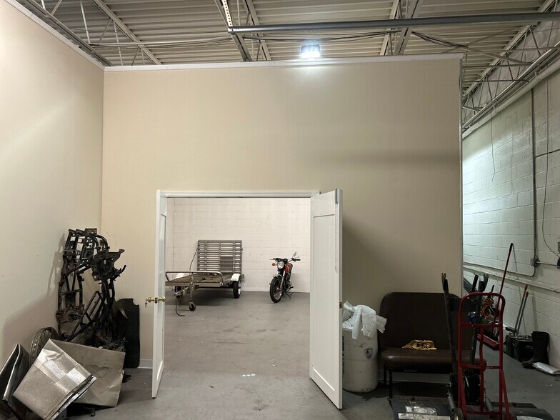 More Photos Of 37 Industrial Blvd, Paoli Light Manufacturing For Lease