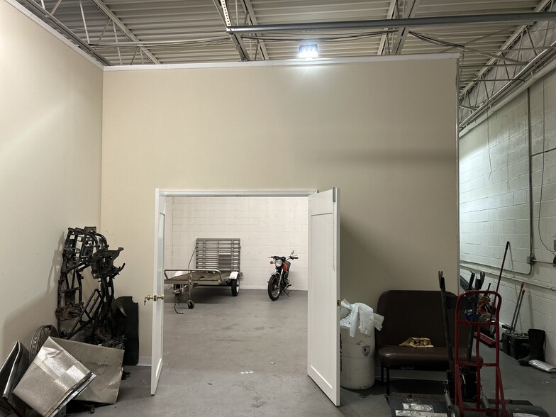 More Photos Of 37 Industrial Blvd, Paoli Light Manufacturing For Sale