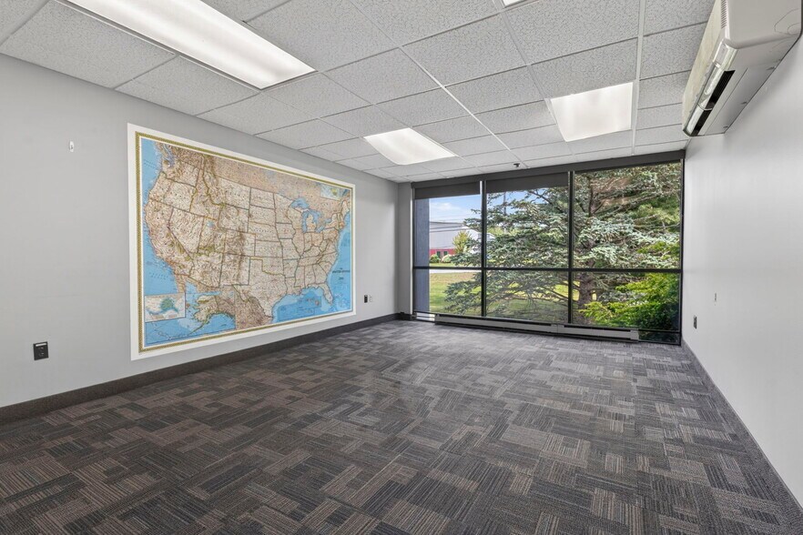 More Photos Of 645 Harvey Rd, Manchester Showroom For Lease