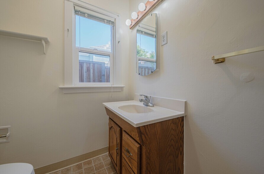 More Photos Of 206 Cypress Ave, Pacific Grove Apartments For Sale