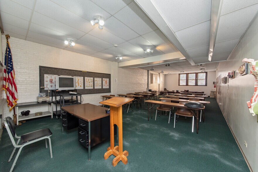 More Photos Of 3330 N Milwaukee Ave, Chicago Medical For Sale