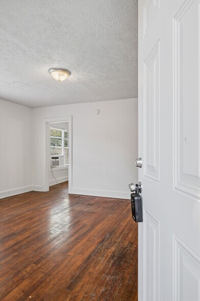 More Photos Of 419 Belmont Ave, Shelbyville Multifamily For Sale